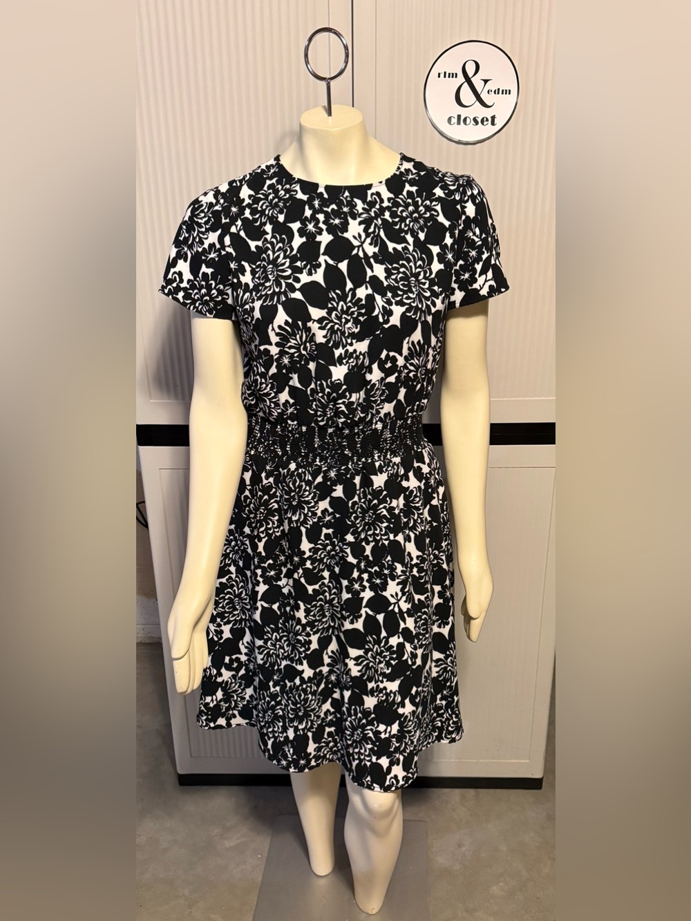 Brooks Brothers Black & White Floral Short Sleeve Dress w/Fitted Smocked Waist